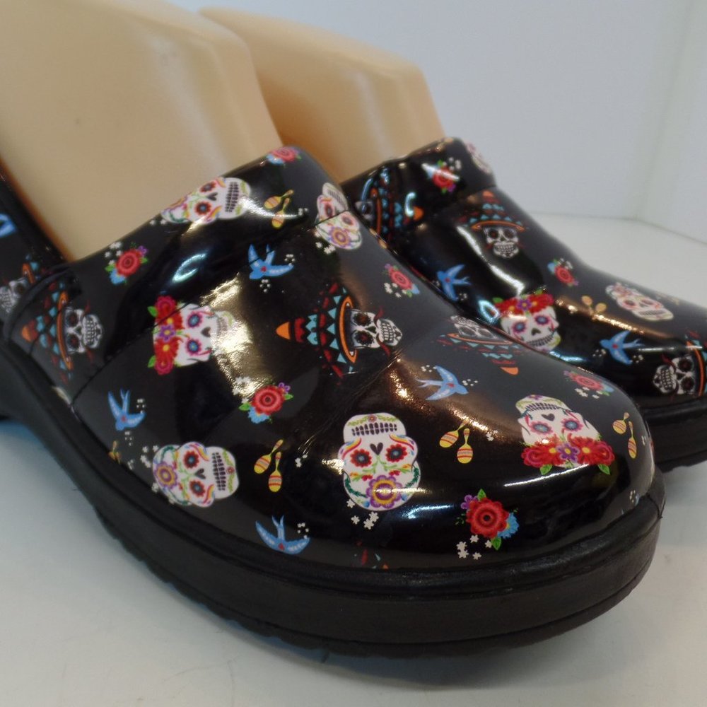 Easy Street So-Lite Comfort Wave Multicolor/Black Sugar Skulls Clogs Size 8